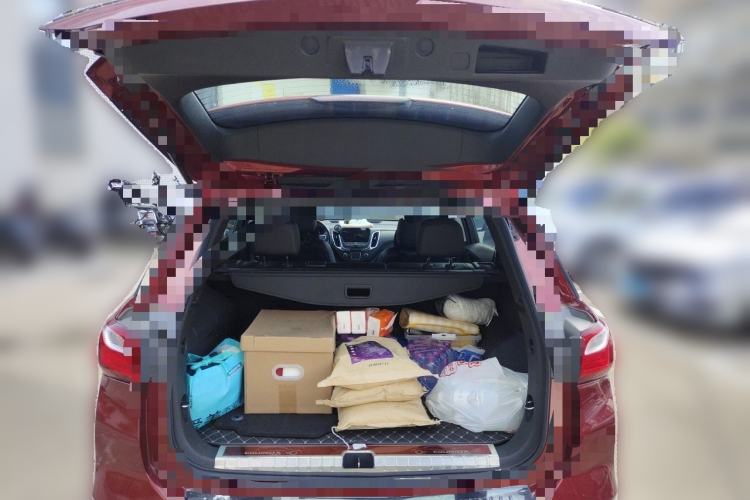 Used Chevrolet Equinox 2017 550T Automatic All-Wheel-Drive Top-Tier Version Trunk