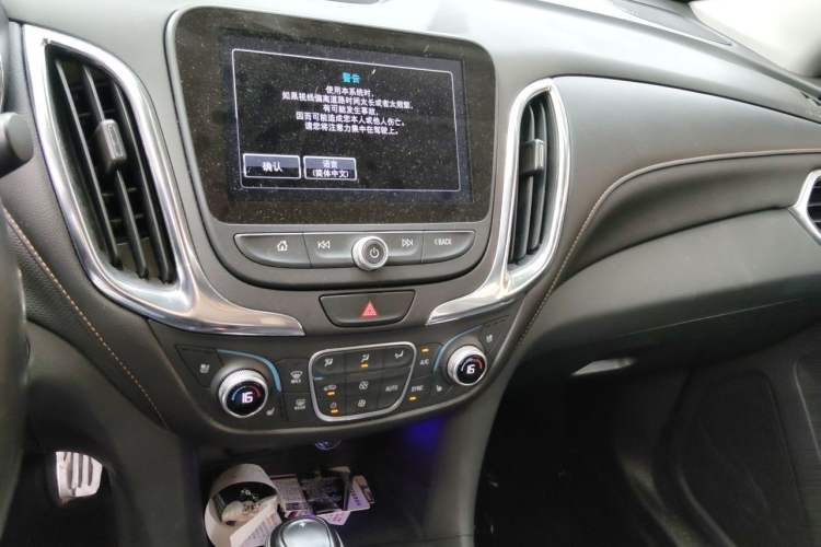 Used Chevrolet Equinox 2017 550T Automatic All-Wheel-Drive Huanjie Edition Audio And AC Panel