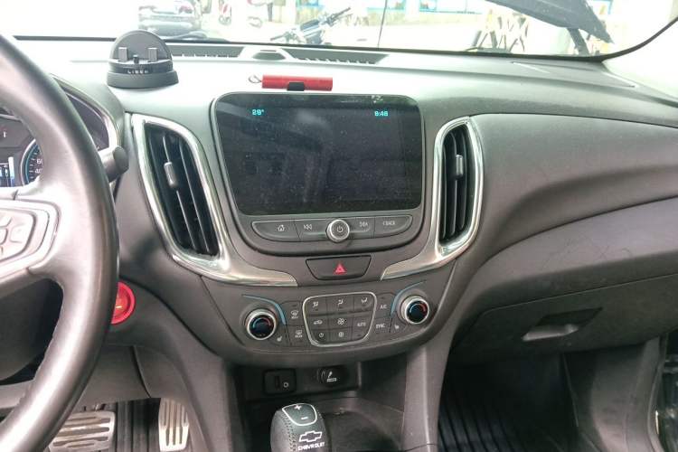 Used Chevrolet Equinox 2017 535T Automatic YuJie Edition Audio And AC Panel