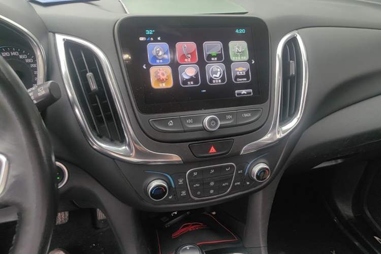 Used Chevrolet Equinox 2017 550T Automatic All-Wheel-Drive Top-Tier Version Audio And AC Panel