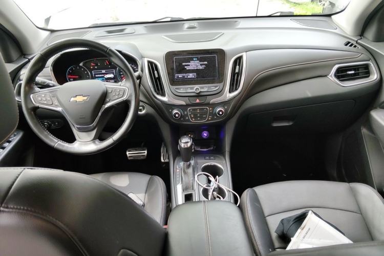 Used Chevrolet Equinox 2017 550T Automatic All-Wheel-Drive Huanjie Edition Center Console