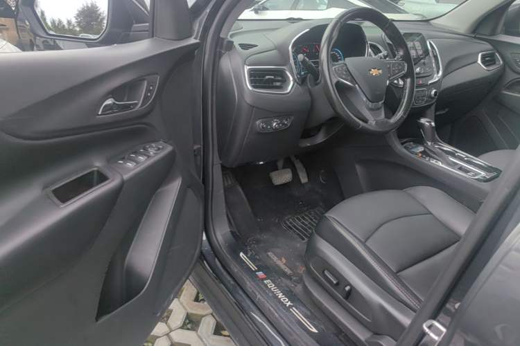 Used Chevrolet Equinox 2017 550T Automatic All-Wheel-Drive Top-Tier Version Driver Seat