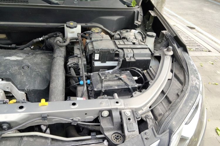 Used Chevrolet Equinox 2017 550T Automatic All-Wheel-Drive Huanjie Edition Engine Bay Left