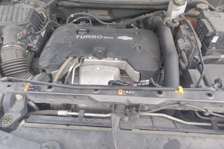 Used Chevrolet Equinox 2017 550T Automatic All-Wheel-Drive Top-Tier Version Engine Bay