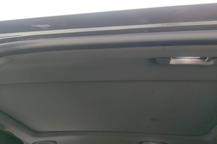 Used Chevrolet Equinox 2017 550T Automatic All-Wheel-Drive Top-Tier Version Headliner