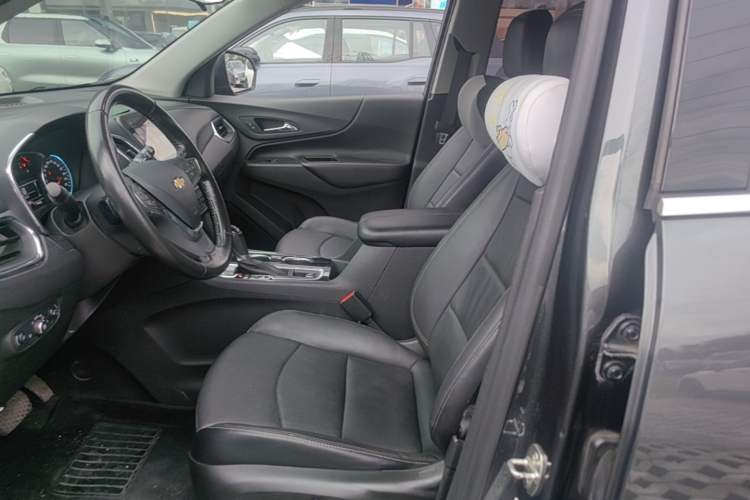 Used Chevrolet Equinox 2017 550T Automatic All-Wheel-Drive Top-Tier Version Left Front Seat