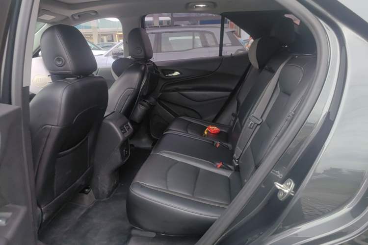 Used Chevrolet Equinox 2017 550T Automatic All-Wheel-Drive Top-Tier Version Left Rear Seat