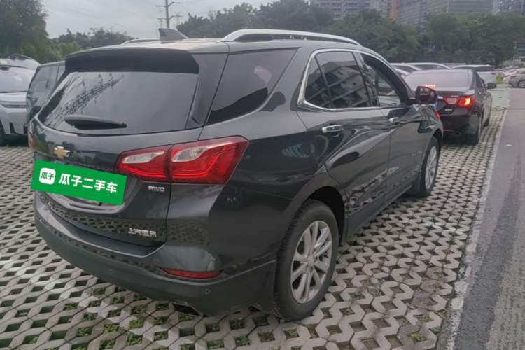 Used Chevrolet Equinox 2017 550T Automatic All-Wheel-Drive Top-Tier Version Rear Right 45 Deg