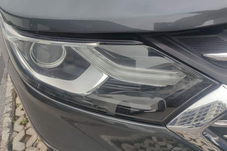 Used Chevrolet Equinox 2017 550T Automatic All-Wheel-Drive Top-Tier Version Right Front Headlight