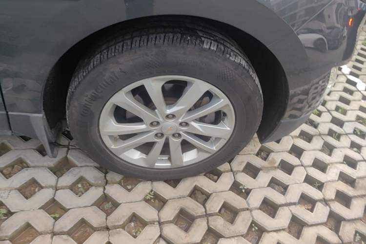 Used Chevrolet Equinox 2017 550T Automatic All-Wheel-Drive Top-Tier Version Right Front Wheel Hub