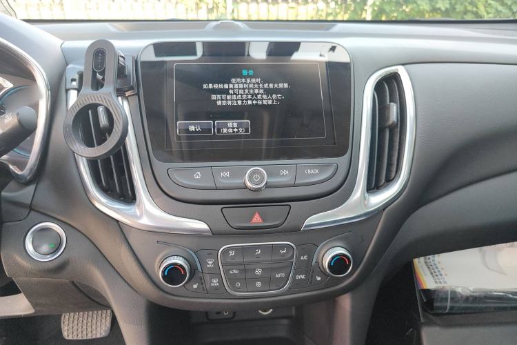 Used Chevrolet Equinox 2017 535T Automatic YuJie Edition Audio And AC Panel