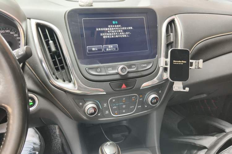 Used Chevrolet Equinox 2017 550T Automatic All-Wheel-Drive Huanjie Edition Audio And AC Panel