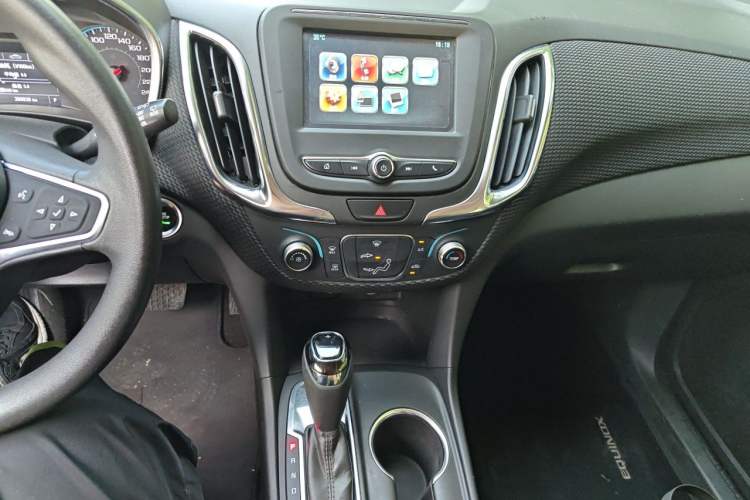Used Chevrolet Equinox 2017 535T Automatic Chijie Edition Audio And AC Panel