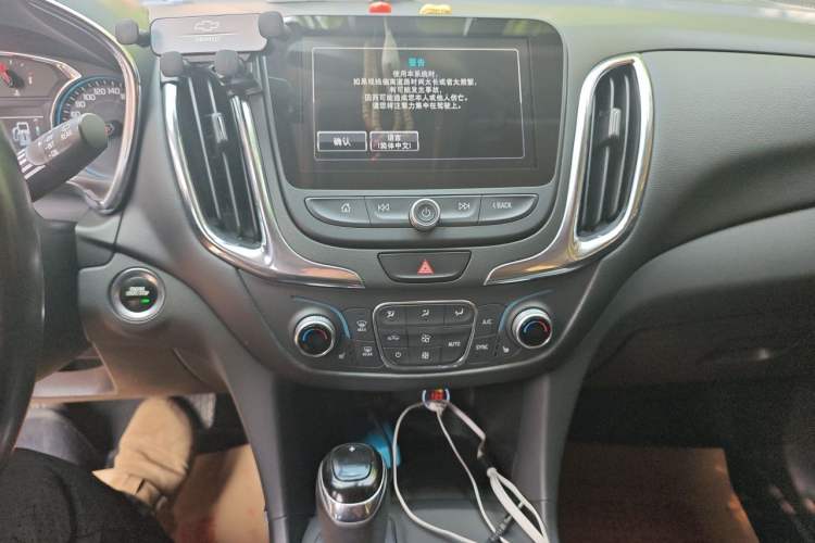 Used Chevrolet Equinox 2017 535T Automatic YuJie Edition Audio And AC Panel