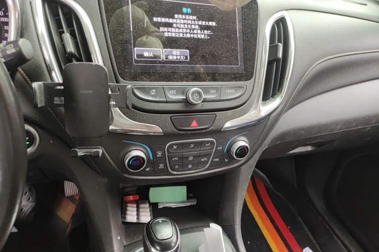 Used Chevrolet Equinox 2017 535T Automatic YuJie Edition Audio And AC Panel