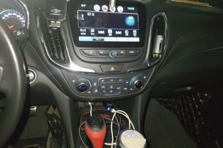 Used Chevrolet Equinox 2017 550T Automatic All-Wheel-Drive Huanjie Edition Audio And AC Panel