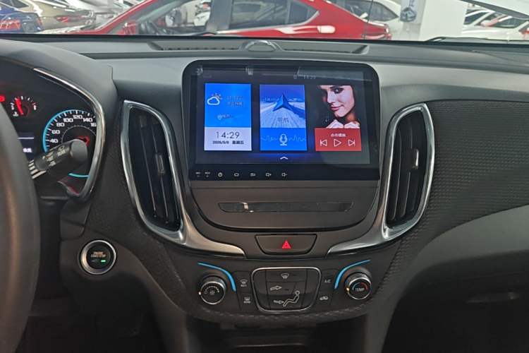 Used Chevrolet Equinox 2017 535T Automatic Lingjie Edition Audio And AC Panel
