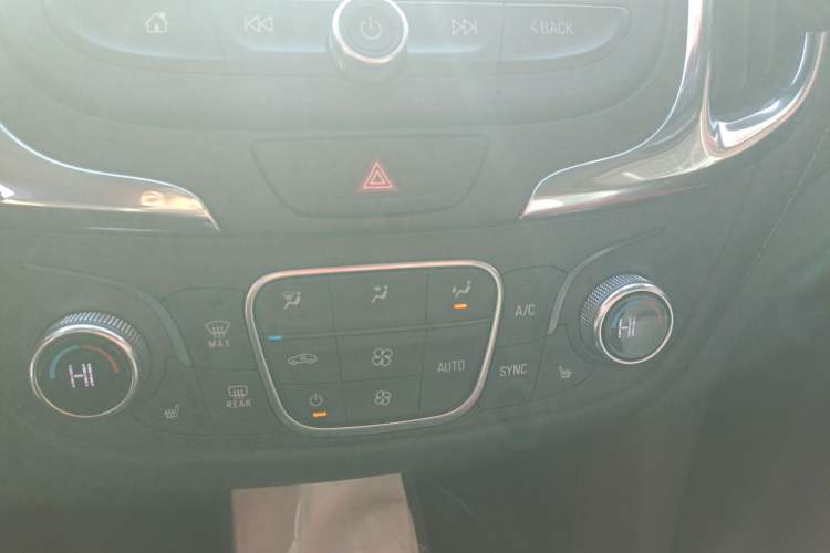 Used Chevrolet Equinox 2017 535T Automatic YuJie Edition Audio And AC Panel