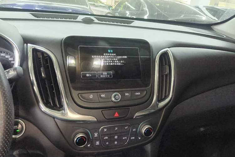 Used Chevrolet Equinox 2017 550T Automatic All-Wheel-Drive Top-Tier Version Audio And AC Panel