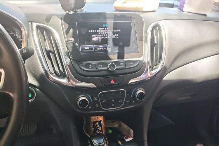 Used Chevrolet Equinox 2017 535T Automatic YuJie Edition Audio And AC Panel