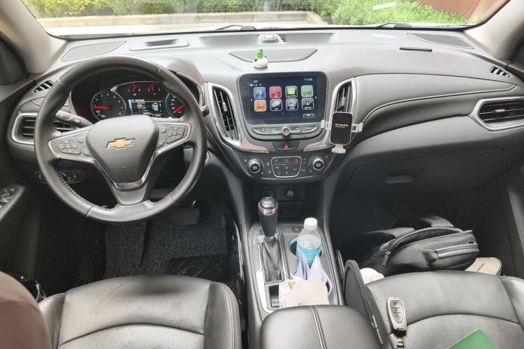 Used Chevrolet Equinox 2017 550T Automatic All-Wheel-Drive Huanjie Edition Center Console
