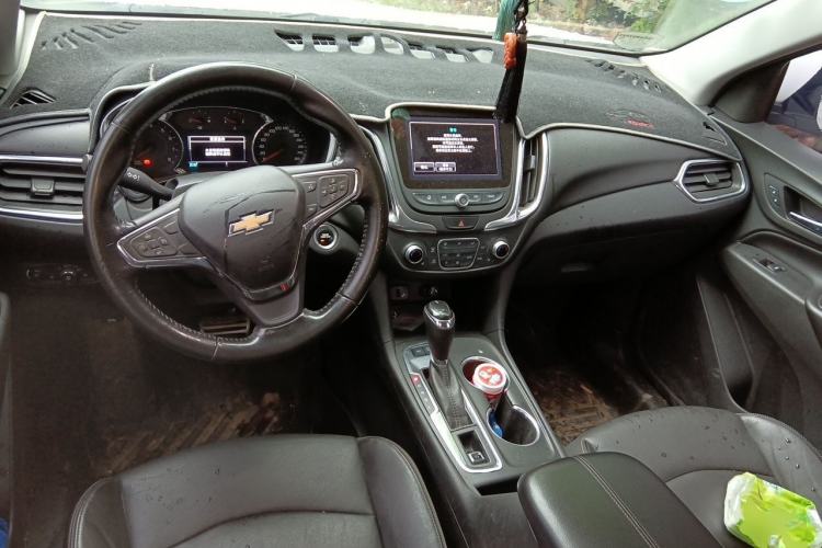 Used Chevrolet Equinox 2017 RS 550T Automatic All-Wheel-Drive Boundary Edition Center Console