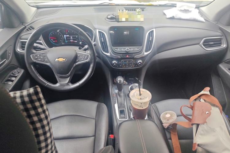 Used Chevrolet Equinox 2017 535T Automatic All-Wheel-Drive Xiangjie Edition Center Console