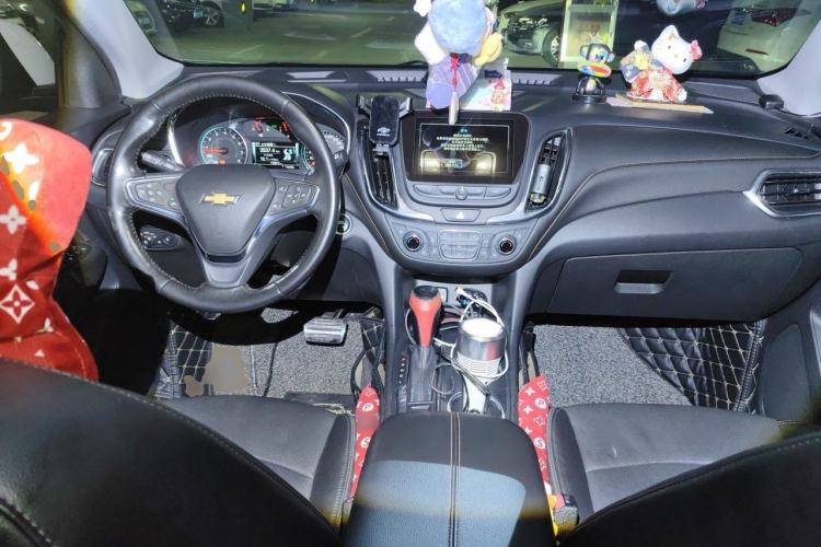 Used Chevrolet Equinox 2017 550T Automatic All-Wheel-Drive Huanjie Edition Center Console