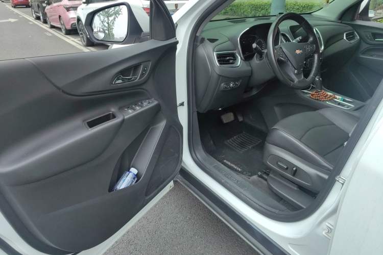 Used Chevrolet Equinox 2017 550T Automatic All-Wheel-Drive Top-Tier Version Driver Seat