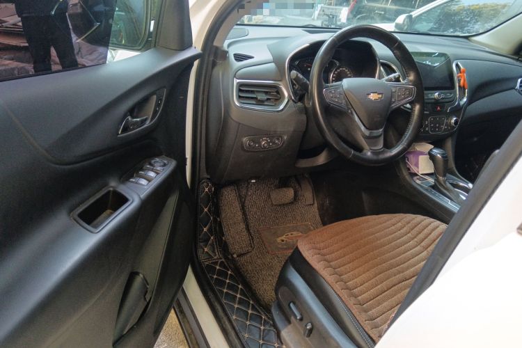 Used Chevrolet Equinox 2017 550T Automatic All-Wheel-Drive Top-Tier Version Driver Seat
