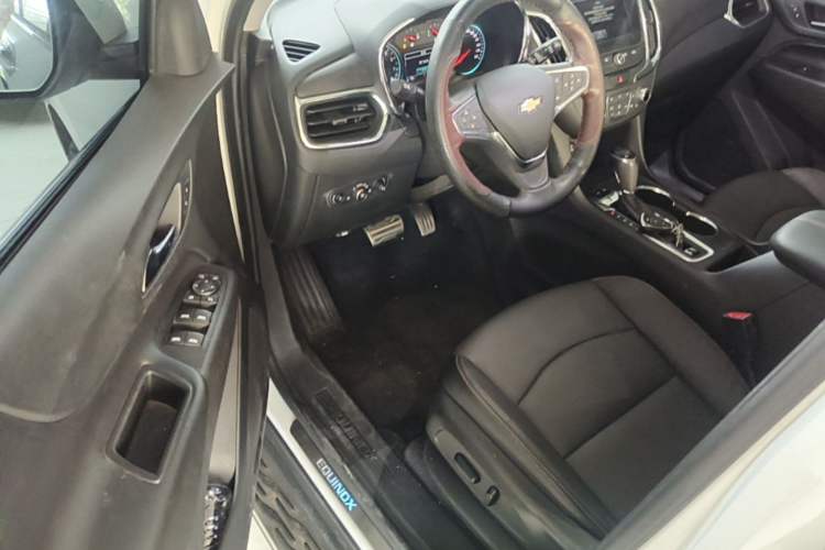 Used Chevrolet Equinox 2017 550T Automatic All-Wheel-Drive Top-Tier Version Driver Seat