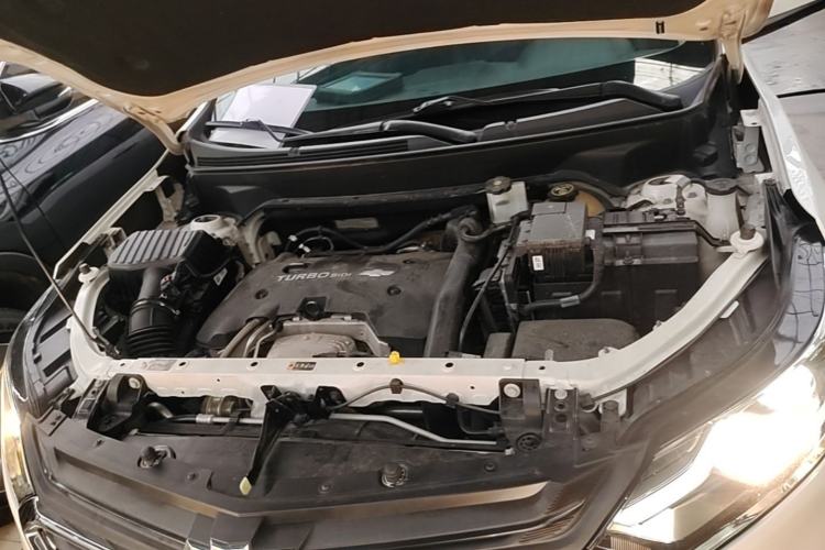 Used Chevrolet Equinox 2017 550T Automatic All-Wheel-Drive Top-Tier Version Engine Bay