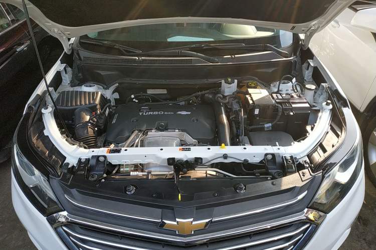 Used Chevrolet Equinox 2017 550T Automatic All-Wheel-Drive Top-Tier Version Engine Bay