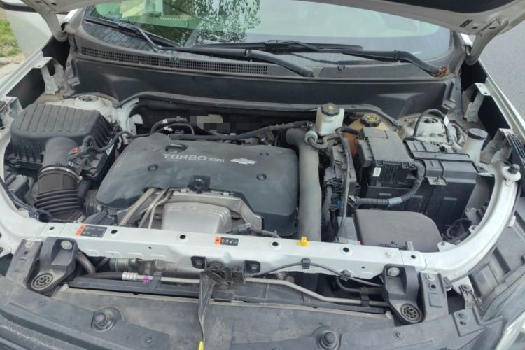 Used Chevrolet Equinox 2017 550T Automatic All-Wheel-Drive Top-Tier Version Engine Bay