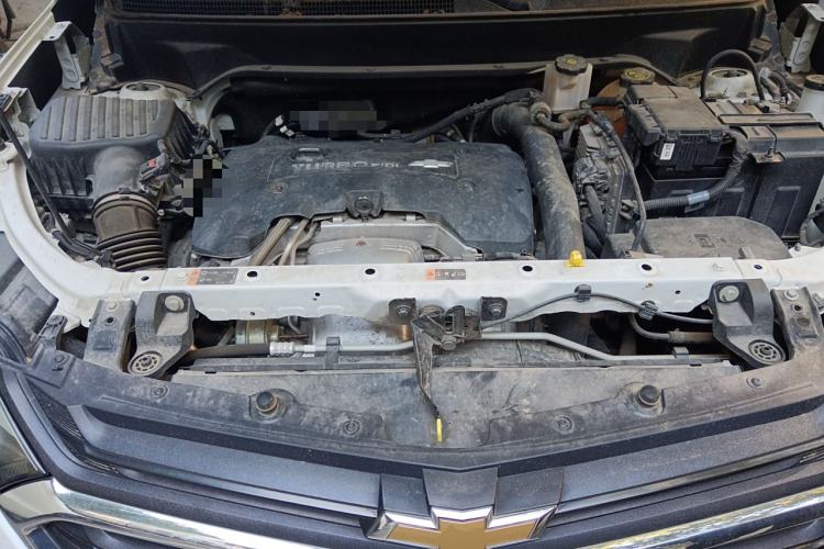Used Chevrolet Equinox 2017 550T Automatic All-Wheel-Drive Top-Tier Version Engine Bay