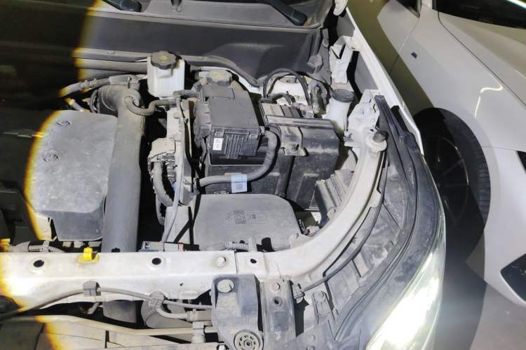 Used Chevrolet Equinox 2017 550T Automatic All-Wheel-Drive Huanjie Edition Engine Bay Left