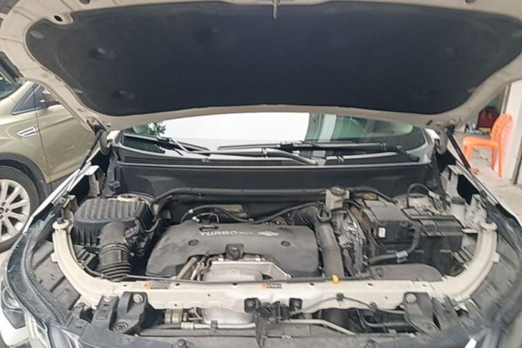 Used Chevrolet Equinox 2017 550T Automatic All-Wheel-Drive Huanjie Edition Engine Bay