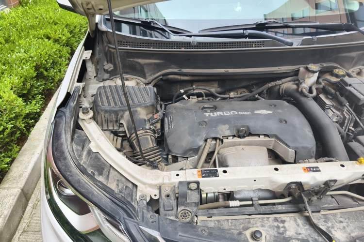 Used Chevrolet Equinox 2017 550T Automatic All-Wheel-Drive Huanjie Edition Engine Bay Right