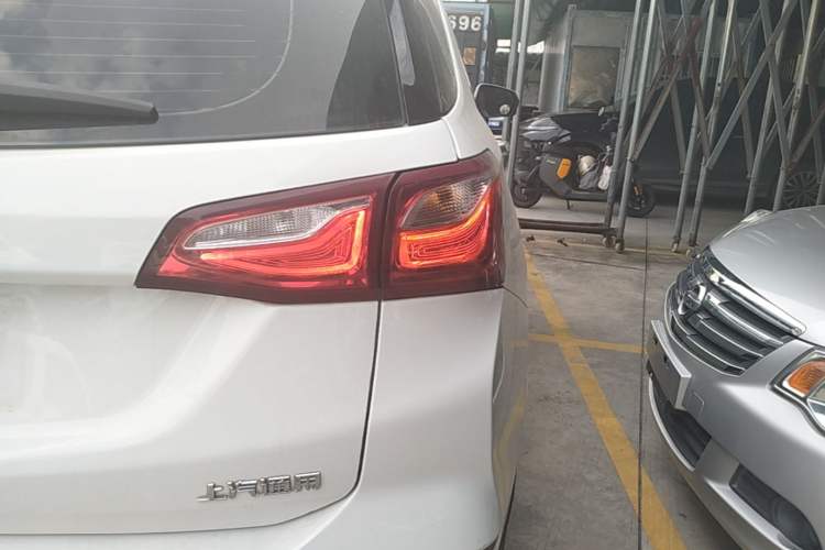 Used Chevrolet Equinox 2017 535T Automatic YuJie Edition Exterior 3
