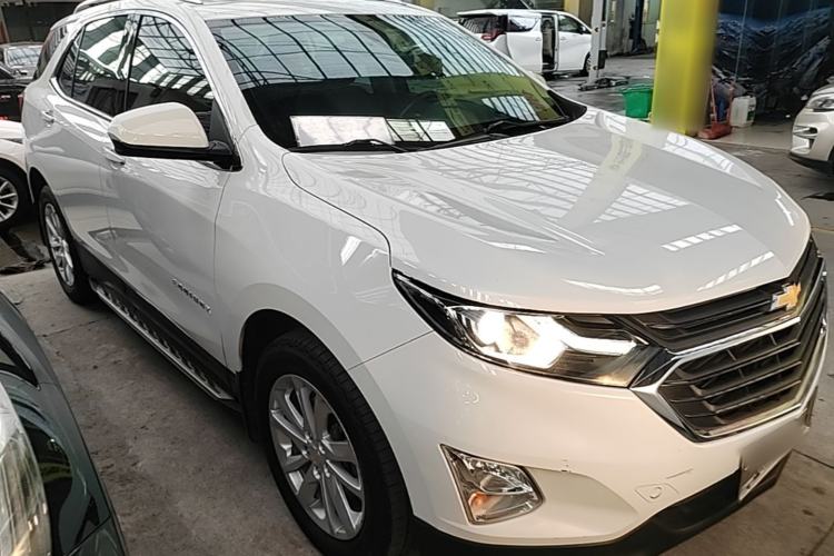 Used Chevrolet Equinox 2017 550T Automatic All-Wheel-Drive Top-Tier Version Front Right 45 Deg