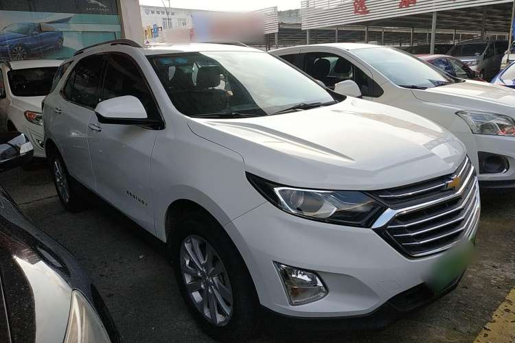 Used Chevrolet Equinox 2017 550T Automatic All-Wheel-Drive Top-Tier Version Front Right 45 Deg