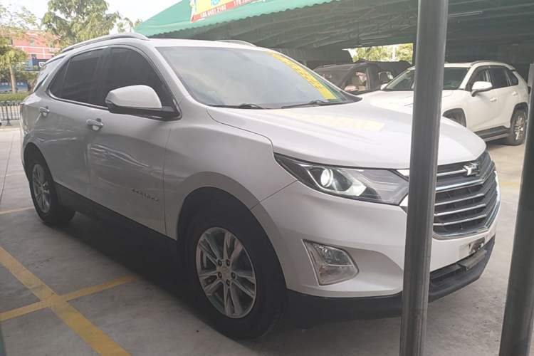 Used Chevrolet Equinox 2017 535T Automatic YuJie Edition Front Right 45 Deg