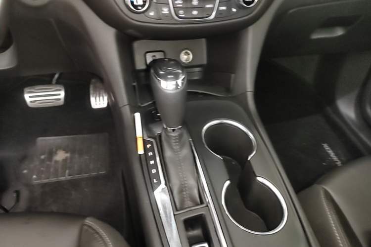 Used Chevrolet Equinox 2017 550T Automatic All-Wheel-Drive Top-Tier Version Gear Lever
