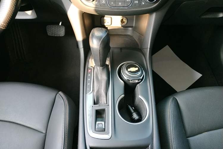 Used Chevrolet Equinox 2017 550T Automatic All-Wheel-Drive Top-Tier Version Gear Lever