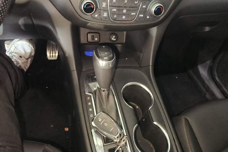 Used Chevrolet Equinox 2017 550T Automatic All-Wheel-Drive Top-Tier Version Gear Lever