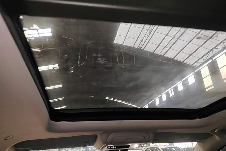Used Chevrolet Equinox 2017 550T Automatic All-Wheel-Drive Top-Tier Version Headliner