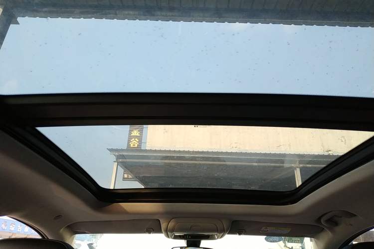 Used Chevrolet Equinox 2017 550T Automatic All-Wheel-Drive Top-Tier Version Headliner