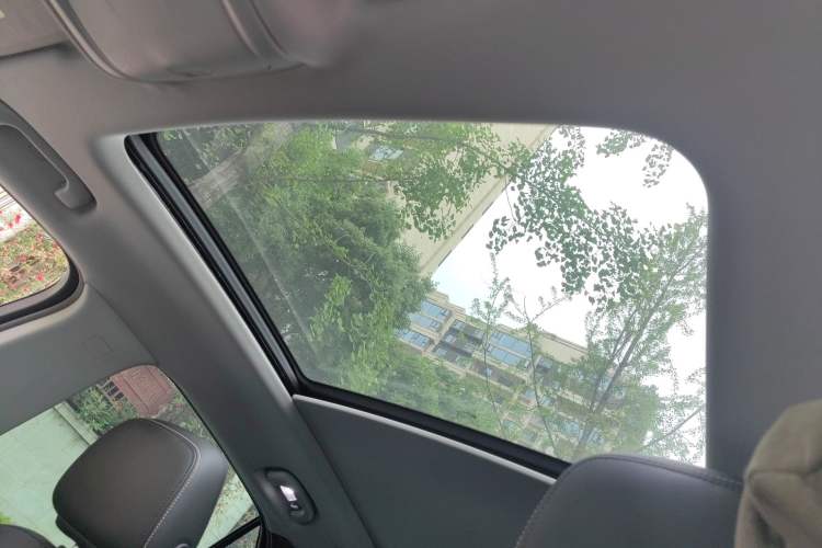 Used Chevrolet Equinox 2017 550T Automatic All-Wheel-Drive Top-Tier Version Headliner