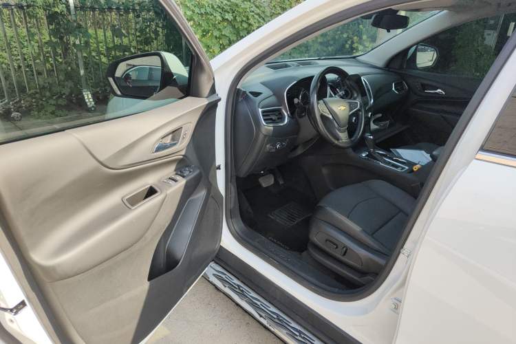 Used Chevrolet Equinox 2017 535T Automatic YuJie Edition Interior 2