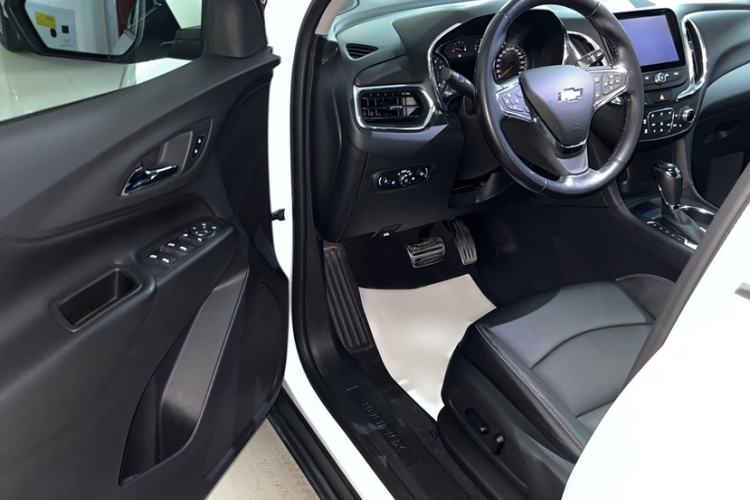 Used Chevrolet Equinox 2017 535T Automatic YuJie Edition Interior 4